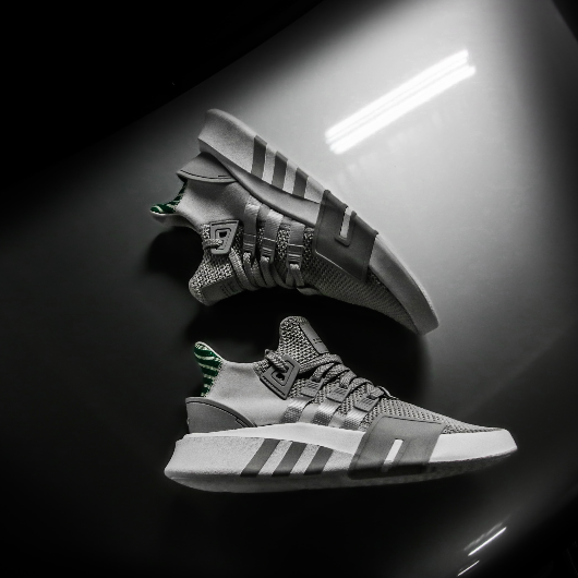 ADIDAS V PUMA: UNA HISTORIA DIVIDIDA POR UN RÍÓ