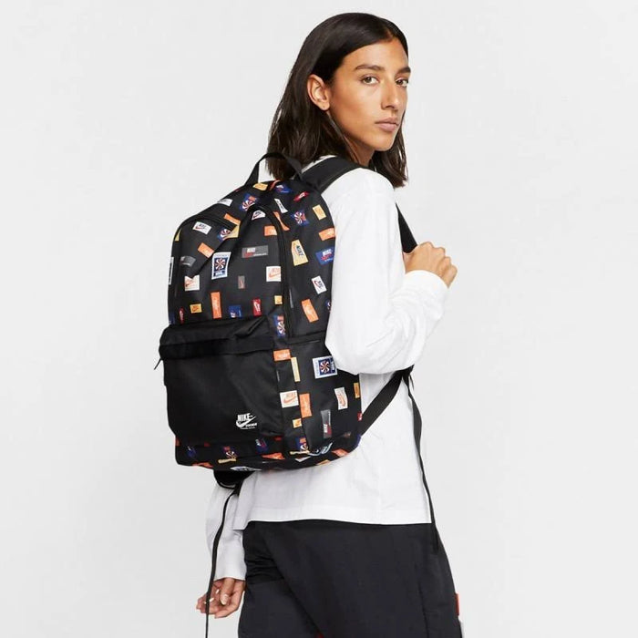 Mochila Nike Unisex Funda Para Portatil Negro CQ6298010 - Look Sport 